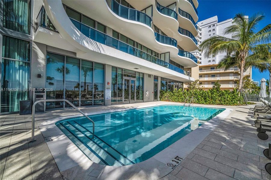 Condo located in Pompano Beach, FL showcasing its design and architecture (Image 18).