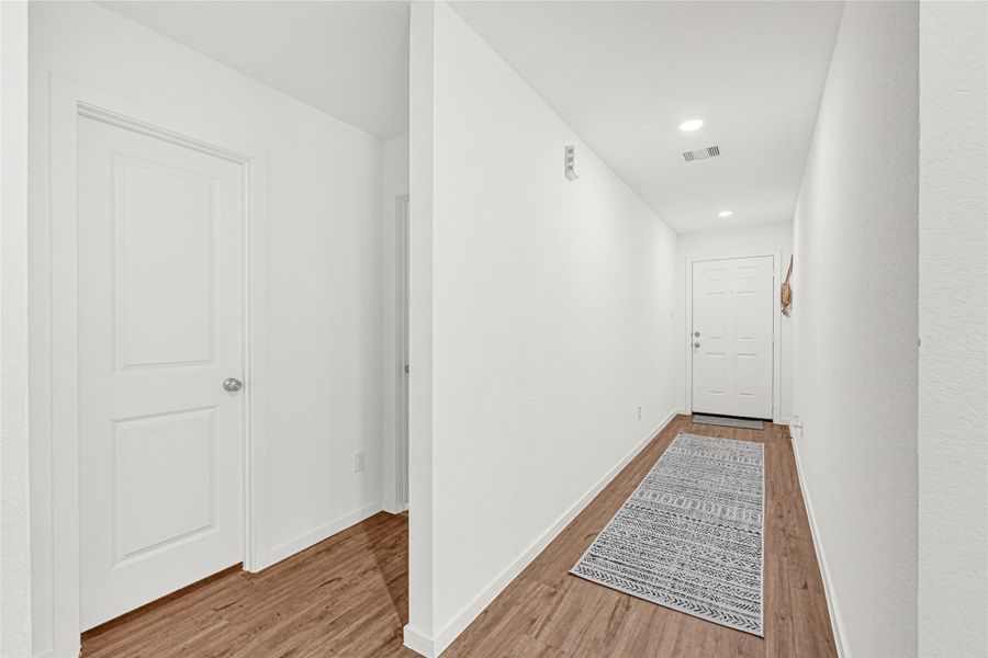 Spacious, unfurnished interior of a new home in Samara, League City (Image 21). Spacious, unfurnished interior of a new home in Samara, League City (Image 21).