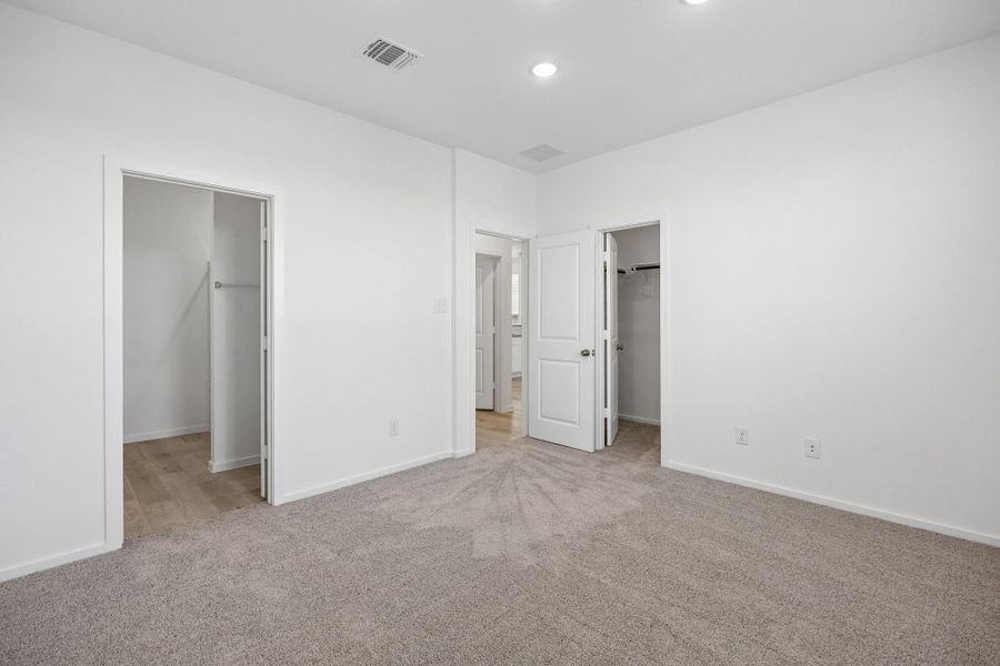 Spacious, unfurnished interior of a new home in Stokesbury, Waller (Image 18).
