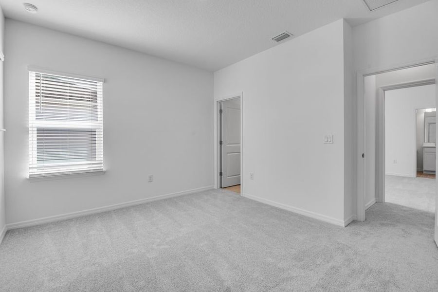 Spacious, unfurnished interior of a new home in Ardisia Park, New Smyrna Beach (Image 22).