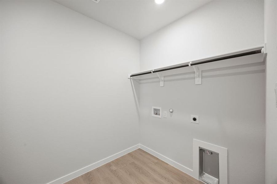 Spacious, unfurnished interior of a new home in Overland Grove, Forney (Image 13).