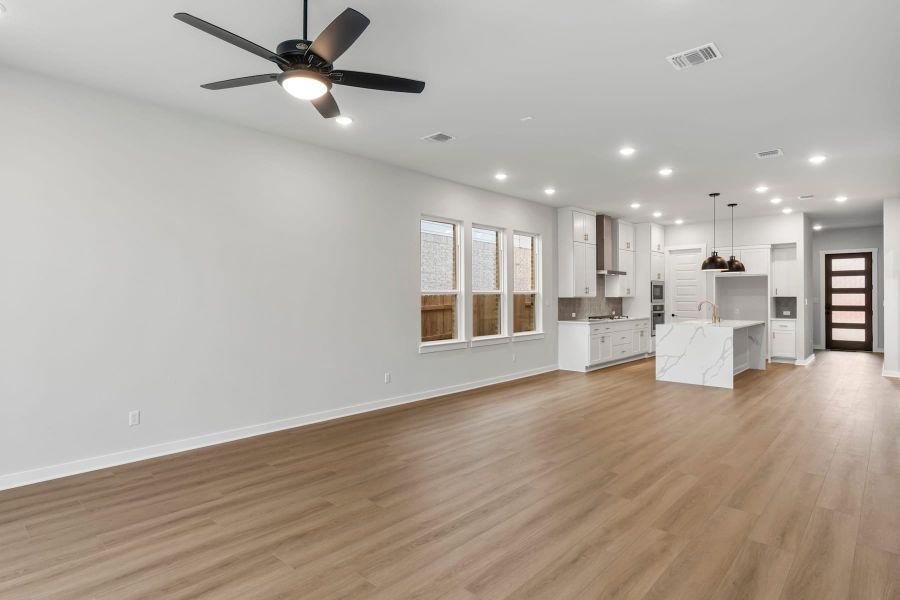 Spacious, unfurnished interior of a new home in Lariat, Liberty Hill (Image 26).
