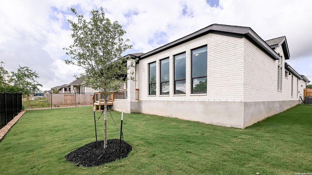 Exterior details and patio area of a home in Cibolo Valley Heights, Cibolo (Image 3).