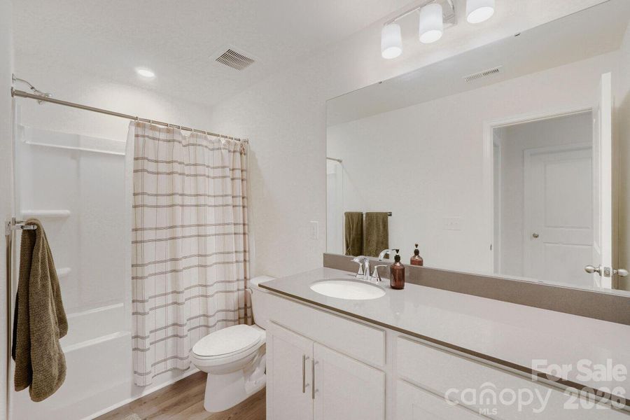 Furnished interior view inside a new home in , Midland (Image 14).