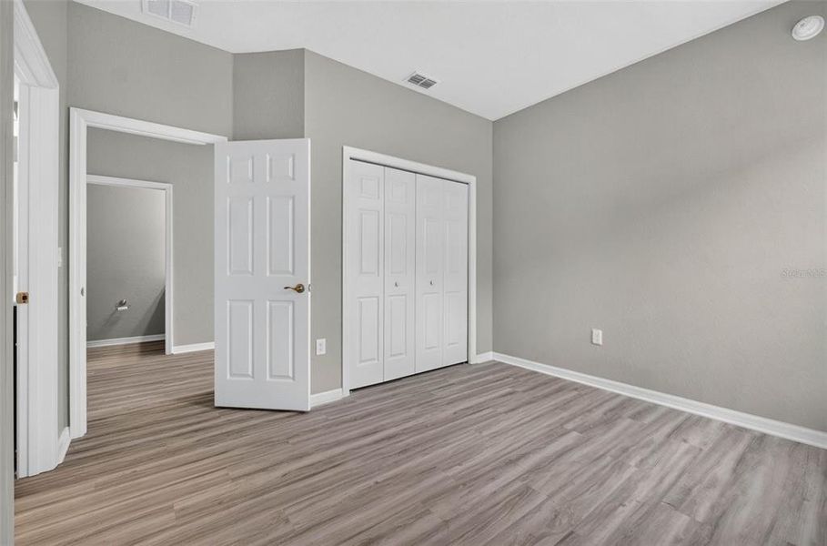Spacious, unfurnished interior of a new home in , Davenport (Image 62).