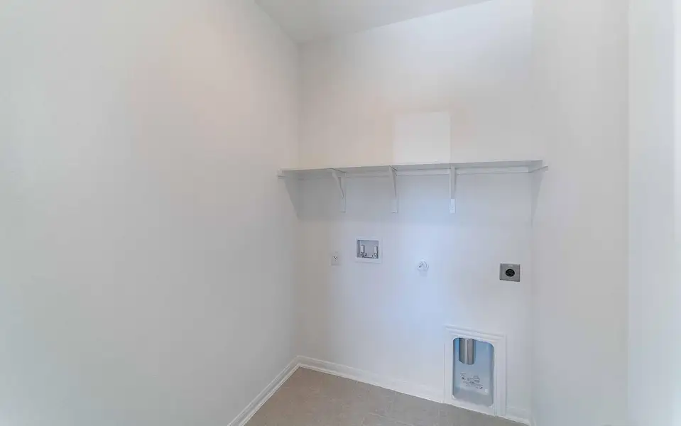 Spacious, unfurnished interior of a new home in Paramount, Kyle (Image 4).