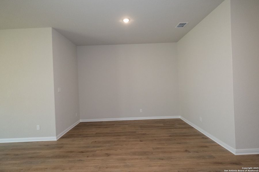 Spacious, unfurnished interior of a new home in Greenspoint Heights, Seguin (Image 16).