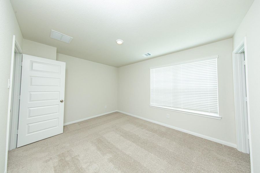 Spacious, unfurnished interior of a new home in River's Edge, Conroe (Image 25). Spacious, unfurnished interior of a new home in River's Edge, Conroe (Image 25).