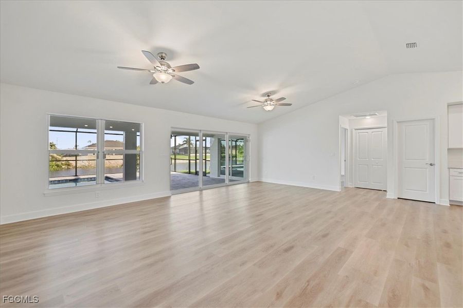 Spacious, unfurnished interior of a new home in Cape Coral, Cape Coral (Image 18).