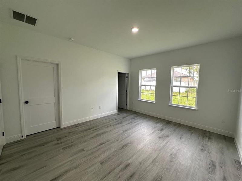 Spacious, unfurnished interior of a new home in , Ocala (Image 31).