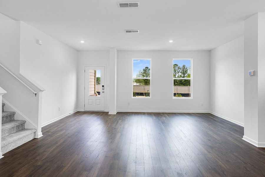 Spacious, unfurnished interior of a new home in Heritage River, Euharlee (Image 10).