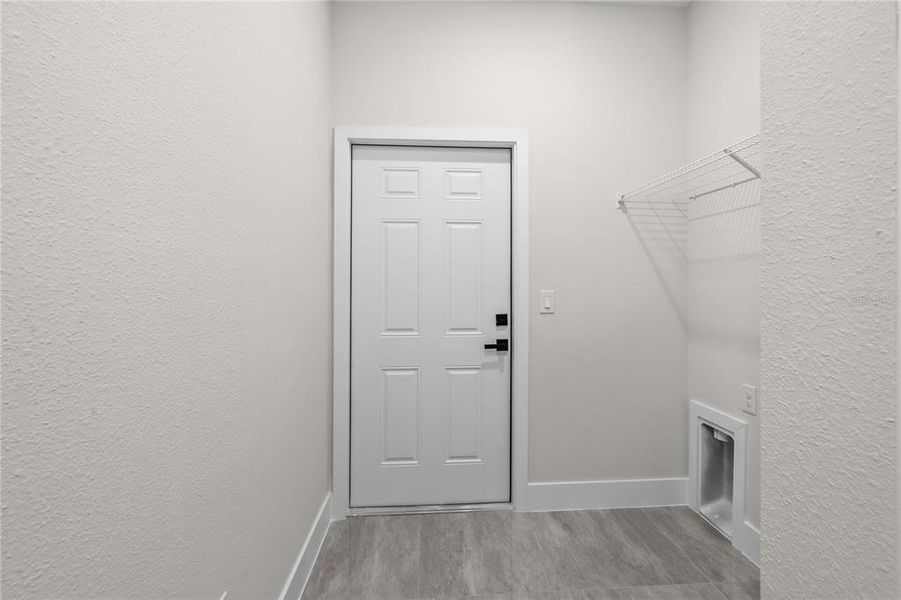 Spacious, unfurnished interior of a new home in , Sebring (Image 17).