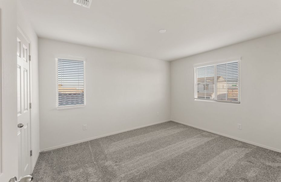 Spacious, unfurnished interior of a new home in Entrada La Coraza at Rancho Sahuarita, Sahuarita (Image 18).