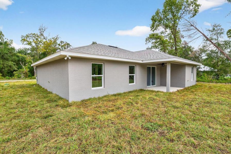 Exterior details and patio area of a home in , Ocklawaha (Image 21).