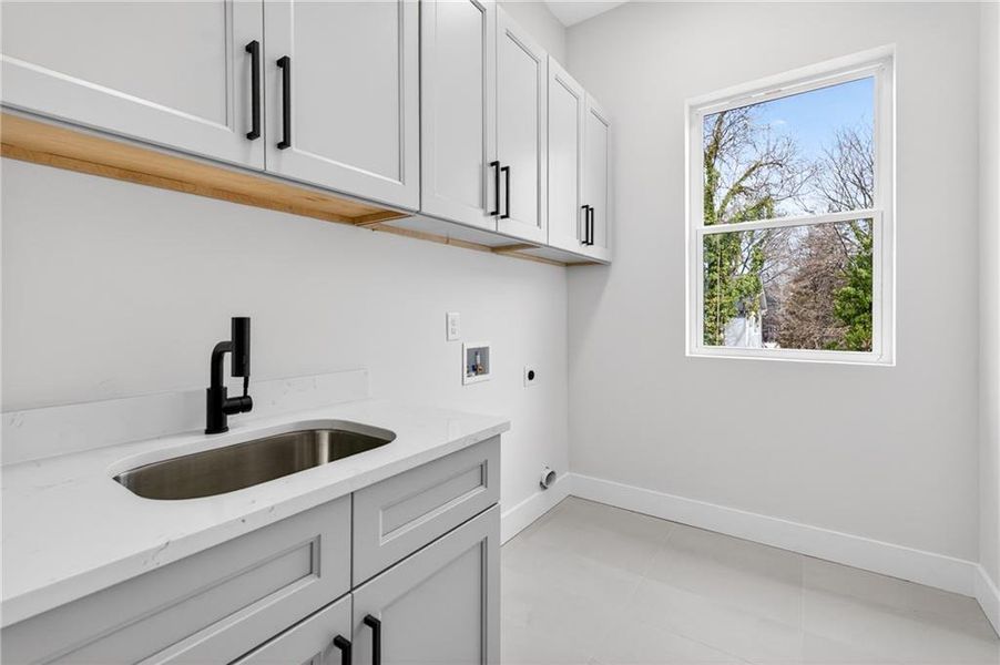 Furnished interior view inside a new home in , Atlanta (Image 36).