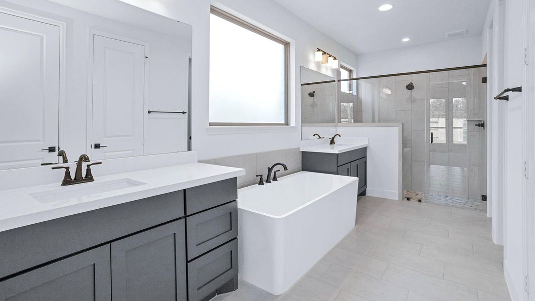 Furnished interior view inside a new home in Evergreen 50', Conroe (Image 5).