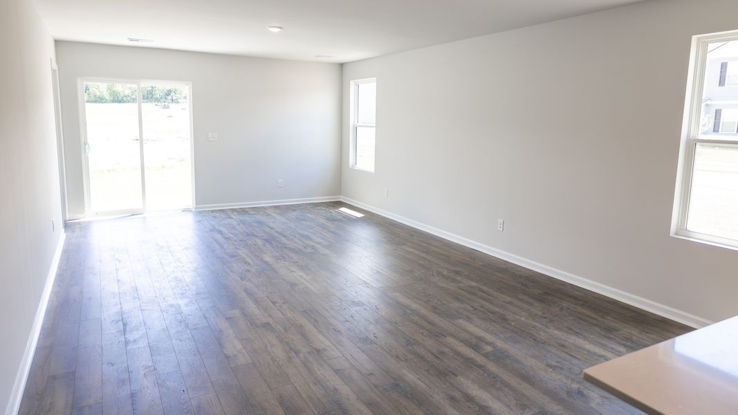 Spacious, unfurnished interior of a new home in Saddle Trace, Lewisburg (Image 23).