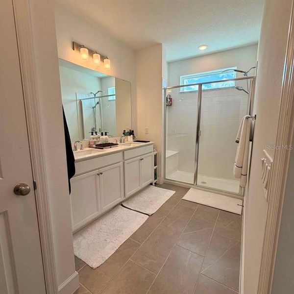 Furnished interior view inside a new home in , Winter Garden (Image 16).