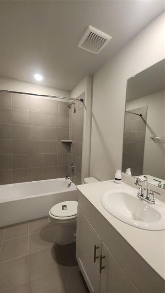 Furnished interior view inside a new home in Bryant Farms, Melissa (Image 7).