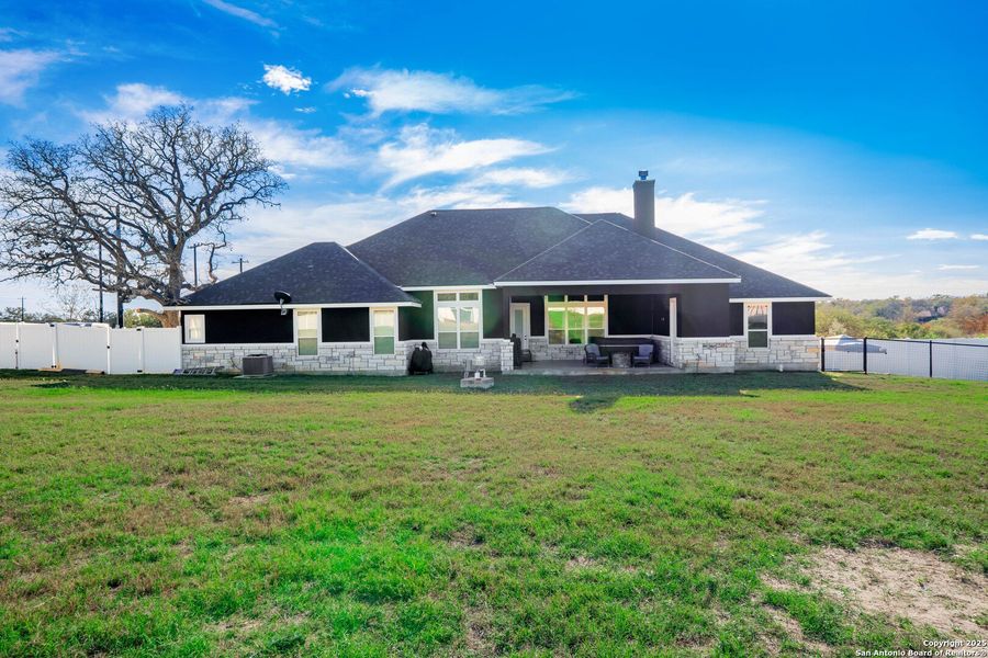Exterior details and patio area of a home in , La Vernia (Image 4). Exterior details and patio area of a home in , La Vernia (Image 4).