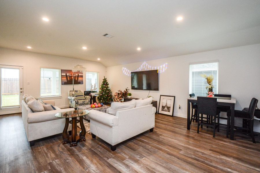 Furnished interior view inside a new home in , Rosharon (Image 9).