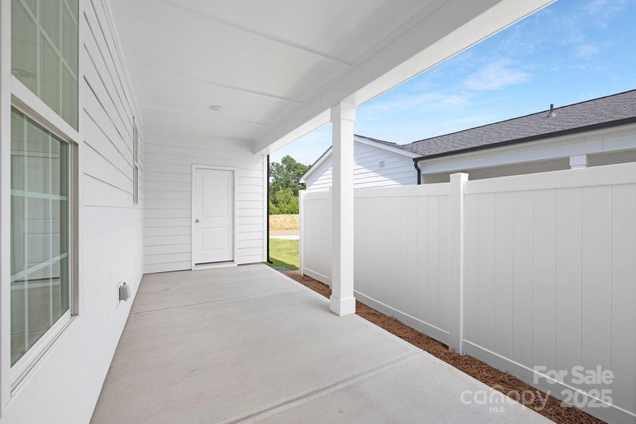 Spacious, unfurnished interior of a new home in Edgewood Preserve, Huntersville (Image 17). Spacious, unfurnished interior of a new home in Edgewood Preserve, Huntersville (Image 17).