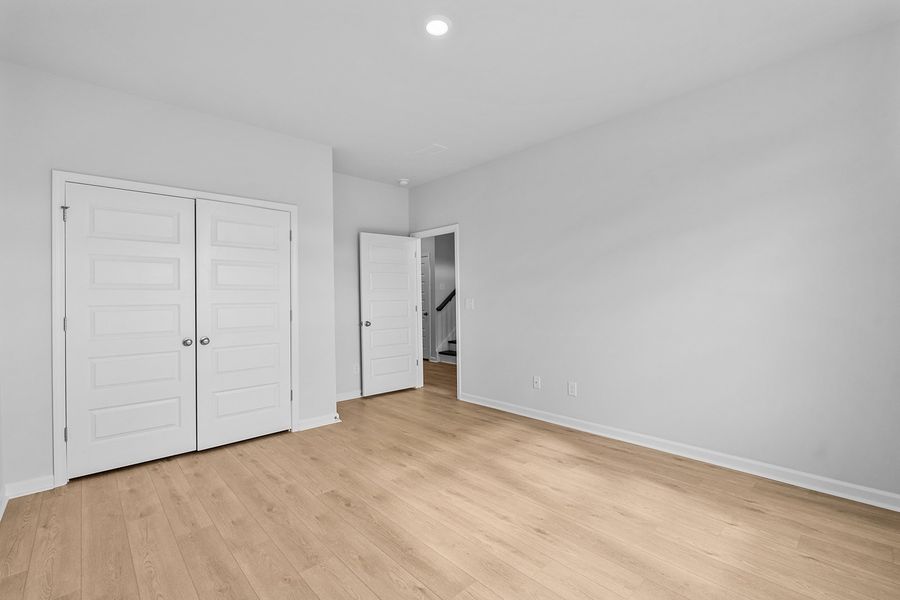 Spacious, unfurnished interior of a new home in Fieldstone, Lexington (Image 30).