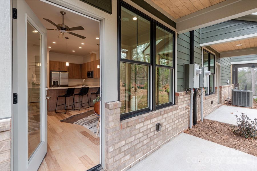 Model (Photo Similar) Model (Photo Similar)