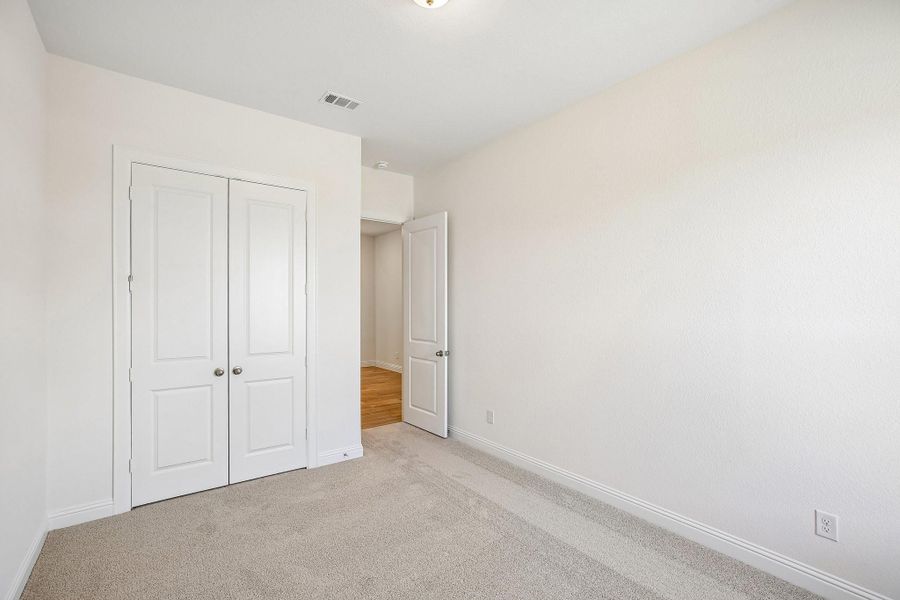 Spacious, unfurnished interior of a new home in Legacy, Friendswood (Image 15).