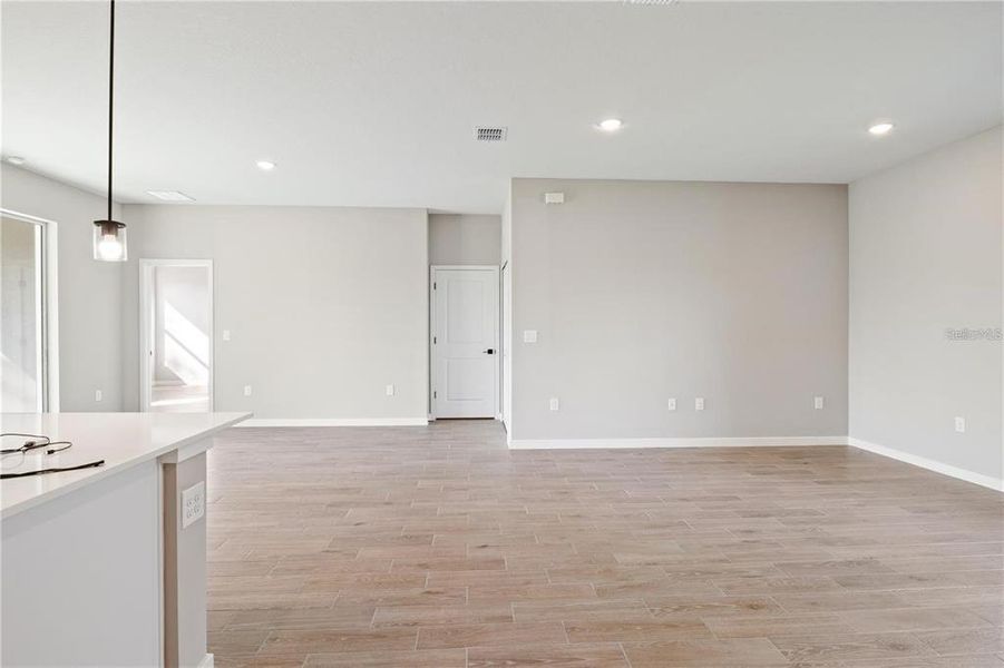 Spacious, unfurnished interior of a new home in Marion Oaks, Ocala (Image 25).