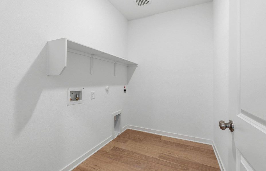 Spacious, unfurnished interior of a new home in Sunfield, Buda (Image 17). Spacious, unfurnished interior of a new home in Sunfield, Buda (Image 17).