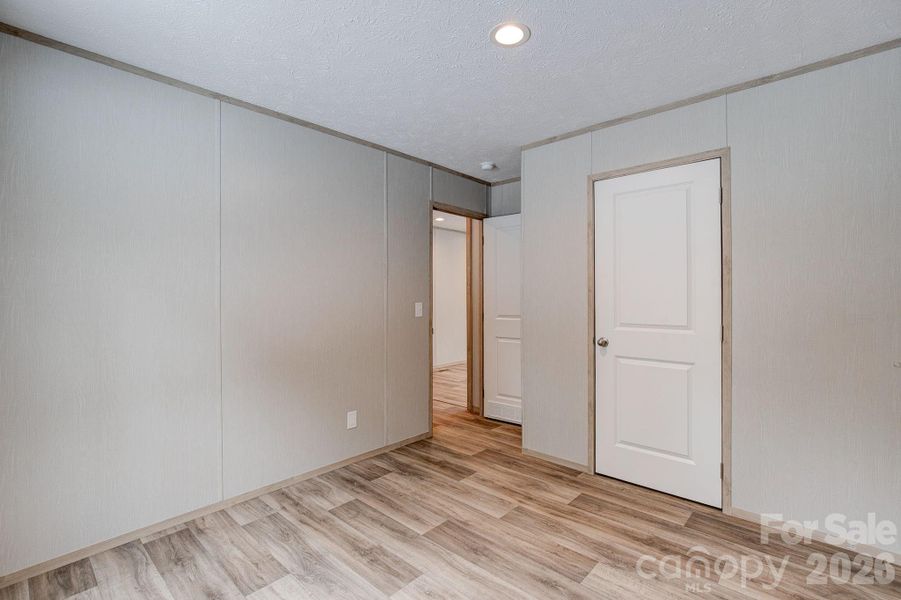 Spacious, unfurnished interior of a new home in , Chester (Image 35).