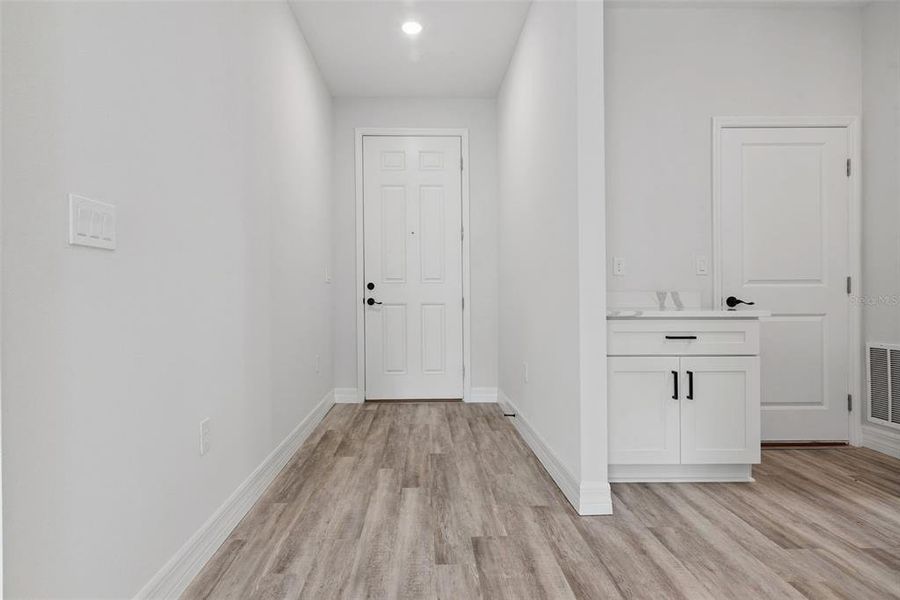 Spacious, unfurnished interior of a new home in , Ocala (Image 17).