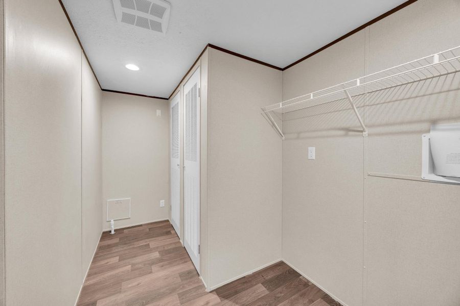 Spacious, unfurnished interior of a new home in , Bastrop (Image 26).