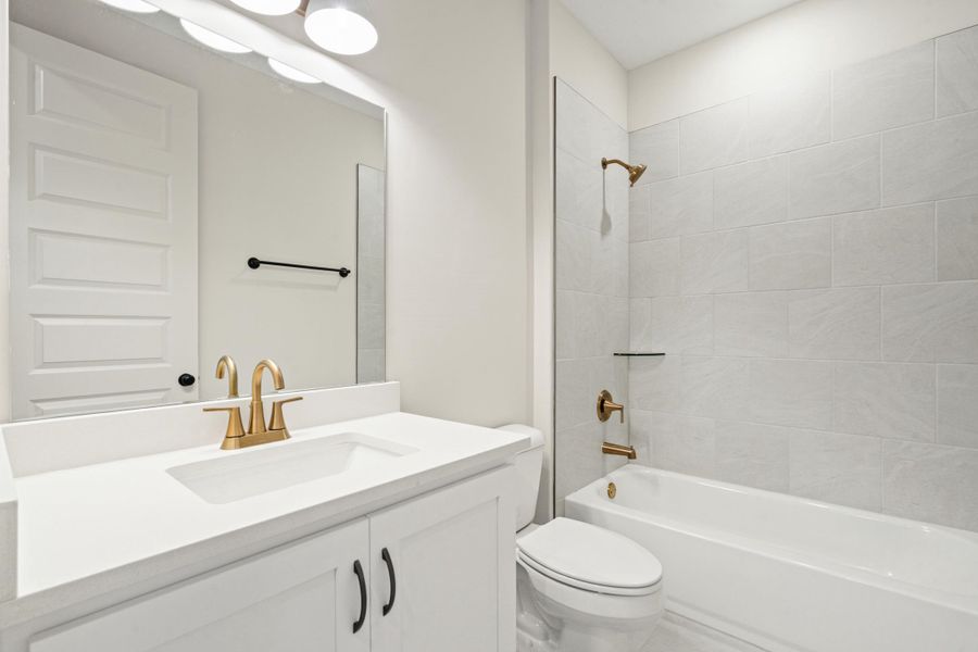Furnished interior view inside a new home in White Oak, Arlington (Image 11).