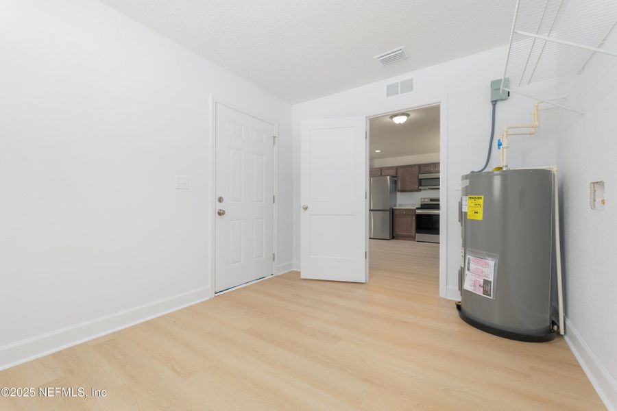 Spacious, unfurnished interior of a new home in , Keystone Heights (Image 13).