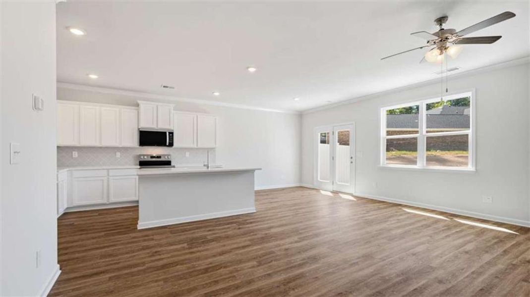 Spacious, unfurnished interior of a new home in Inverness at Sugarloaf, Lawrenceville (Image 22).
