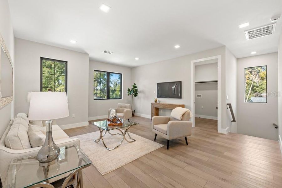 Furnished interior view inside a new home in , Orlando (Image 15).