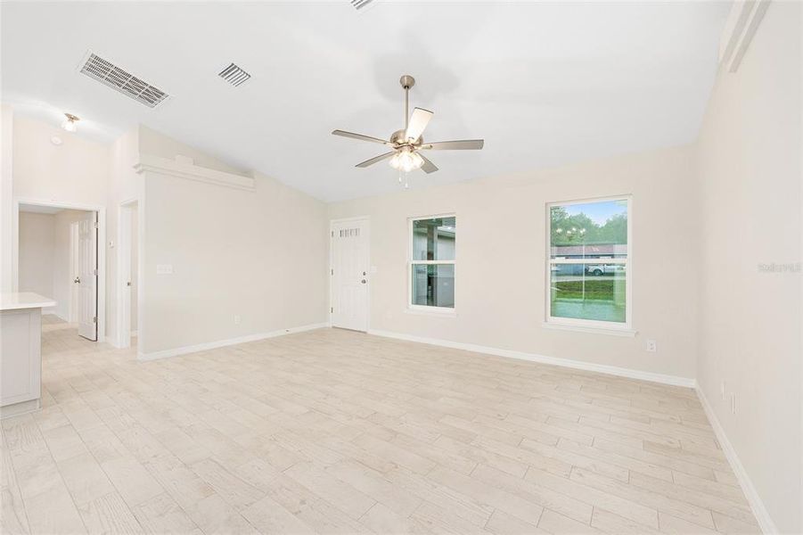 Spacious, unfurnished interior of a new home in , Belleview (Image 29).