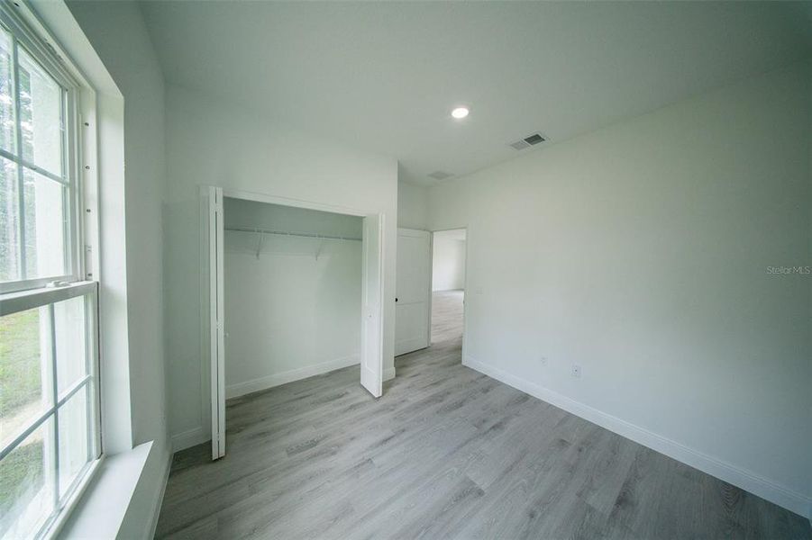 Spacious, unfurnished interior of a new home in , Ocala (Image 14).
