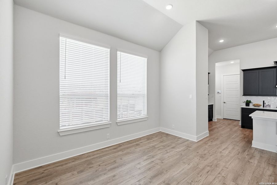 Spacious, unfurnished interior of a new home in Esperanza 50's, Boerne (Image 24).