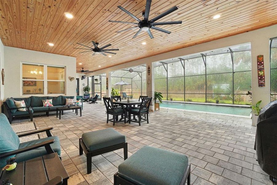 Community amenities in , Mims (Image 36).