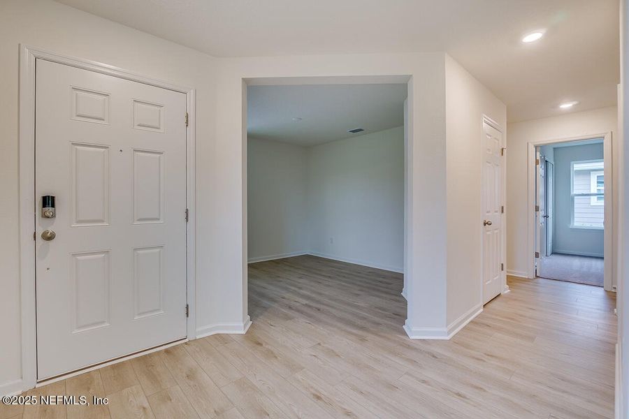 Spacious, unfurnished interior of a new home in Stonecrest, St. Johns (Image 16).
