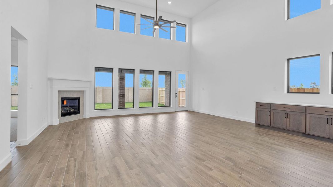 Spacious, unfurnished interior of a new home in Midline, Houston (Image 12).