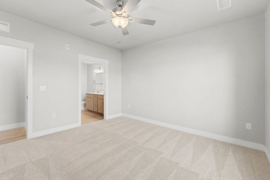 Spacious, unfurnished interior of a new home in Highlands at Fox Hill, Longmont (Image 12).