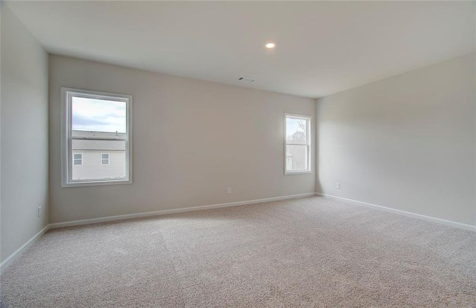 Spacious, unfurnished interior of a new home in Ponderosa Farms Manor, Gainesville (Image 38).