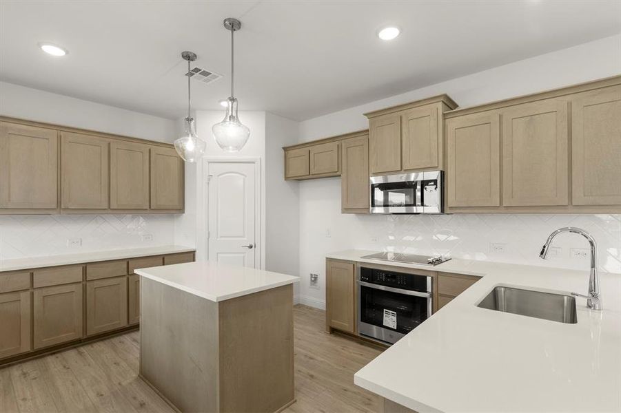 10. 1704 Meadow Crest - Kitchen (2)