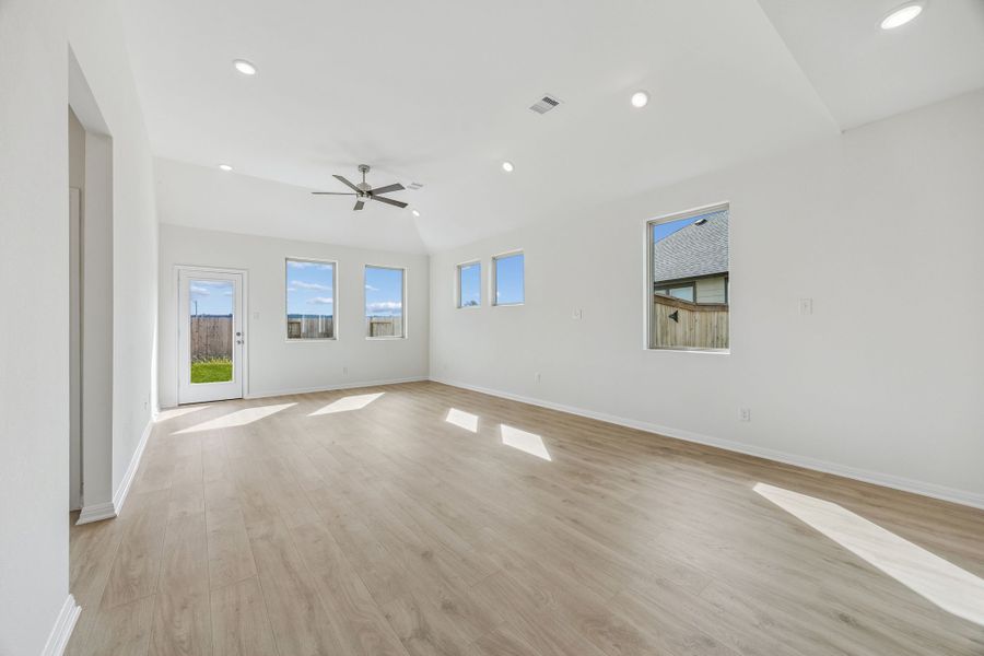 Spacious, unfurnished interior of a new home in Riviera Pines, Huffman (Image 17). Spacious, unfurnished interior of a new home in Riviera Pines, Huffman (Image 17).