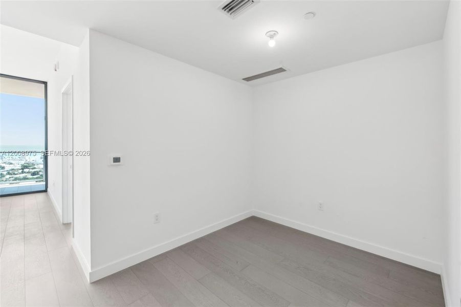 Spacious, unfurnished interior of a new home in Five Park, Miami Beach (Image 27).
