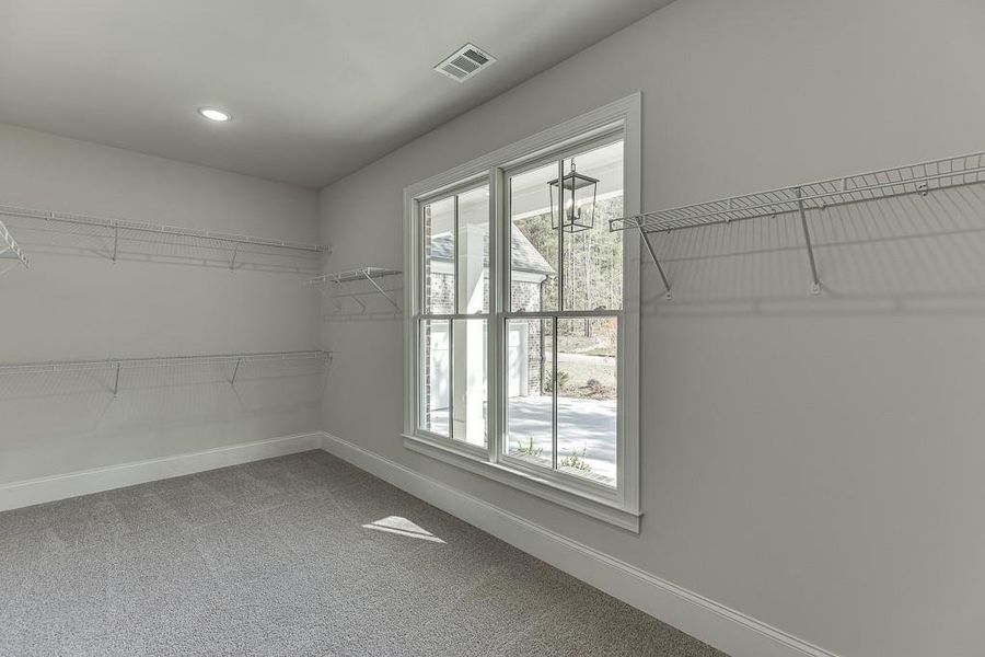 Spacious, unfurnished interior of a new home in , Bishop (Image 37).